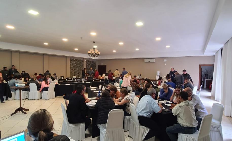 Adapar promove treinamento para servidores