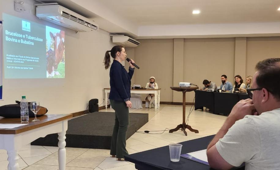 Adapar promove treinamento para servidores