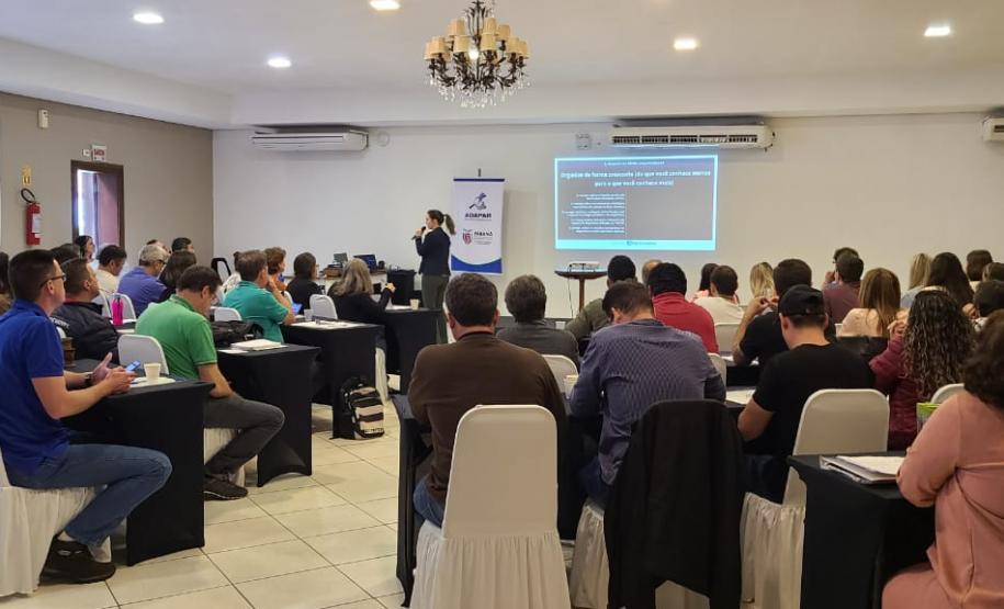 Adapar promove treinamento para servidores