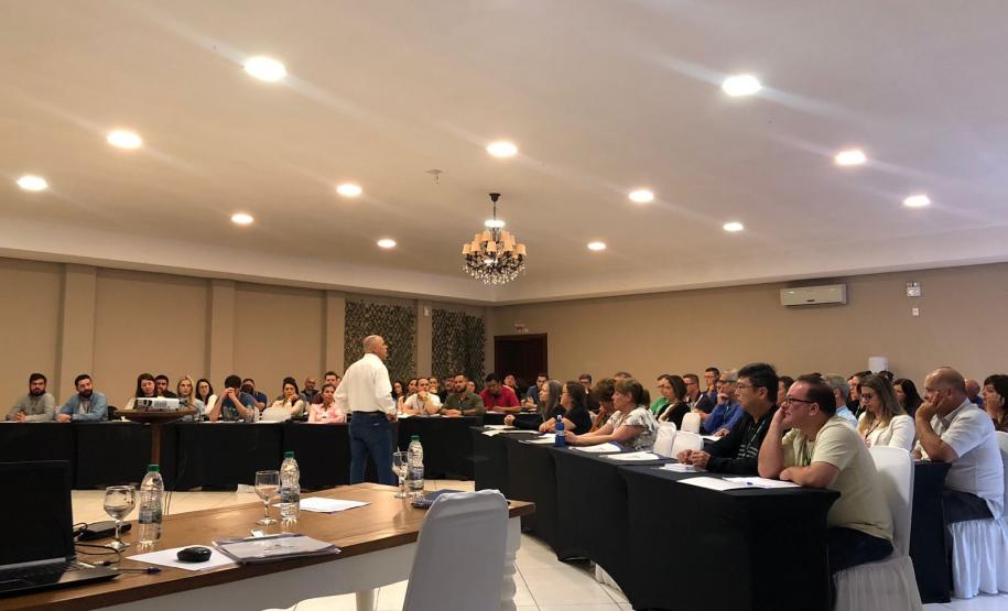 Adapar promove treinamento para servidores