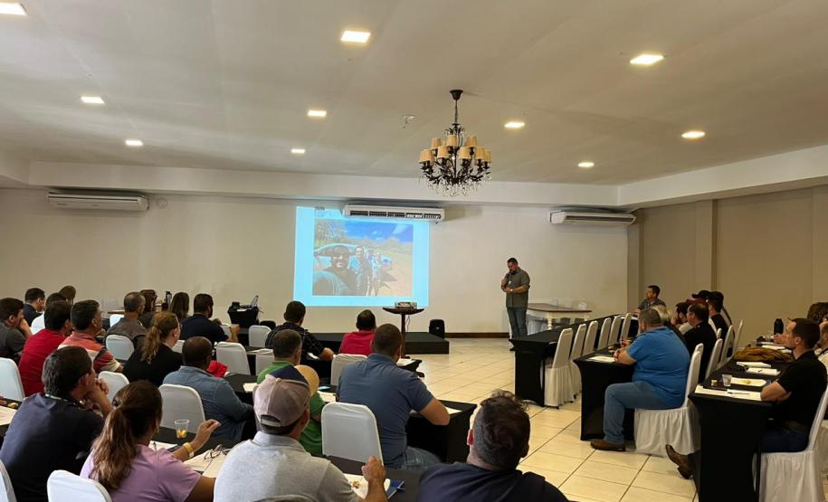 Adapar promove treinamento para servidores