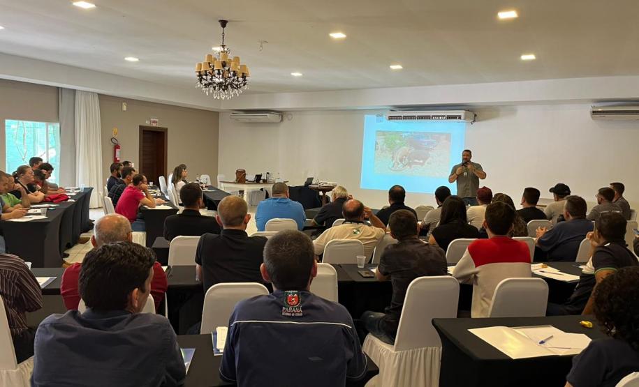 Adapar promove treinamento para servidores