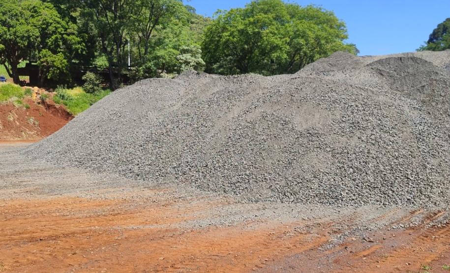 Pavimentação de estrada rural beneficia agricultura familiar no Sudoeste