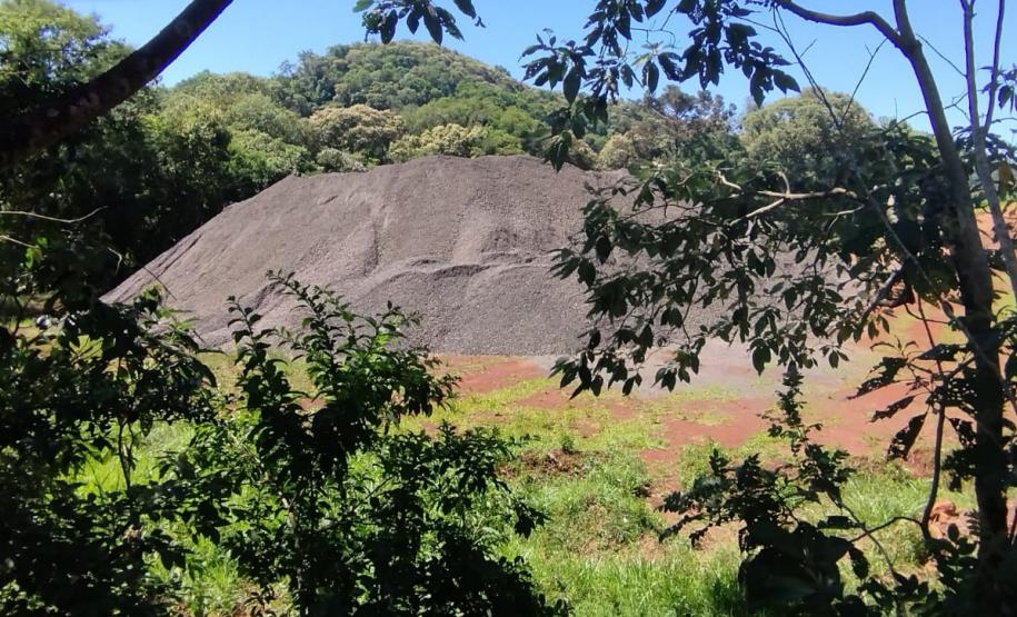 Pavimentação de estrada rural beneficia agricultura familiar no Sudoeste