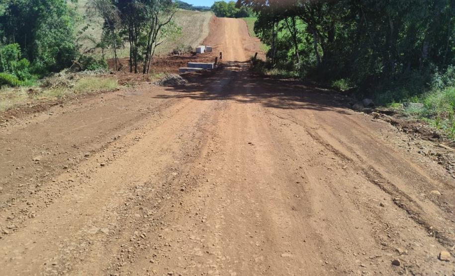 Pavimentação de estrada rural beneficia agricultura familiar no Sudoeste