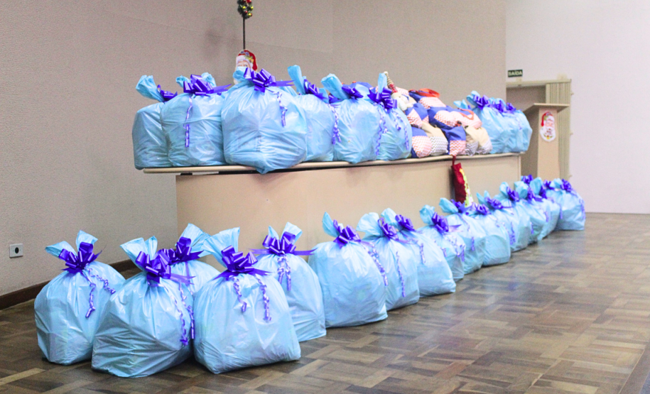 Seab e Adapar entregam cestas de Natal a colaboradores terceirizados