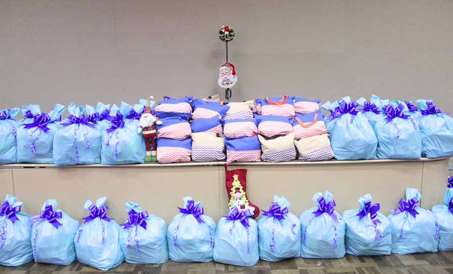 Seab e Adapar entregam cestas de Natal a colaboradores terceirizados