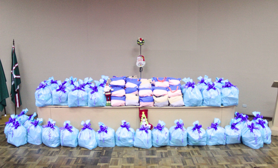 Seab e Adapar entregam cestas de Natal a colaboradores terceirizados