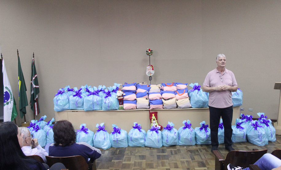 Seab e Adapar entregam cestas de Natal a colaboradores terceirizados