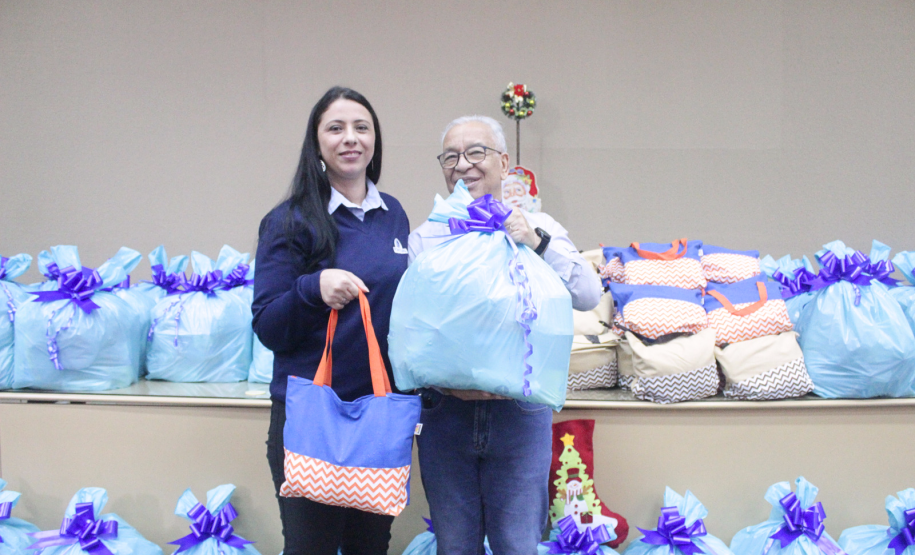 Seab e Adapar entregam cestas de Natal a colaboradores terceirizados