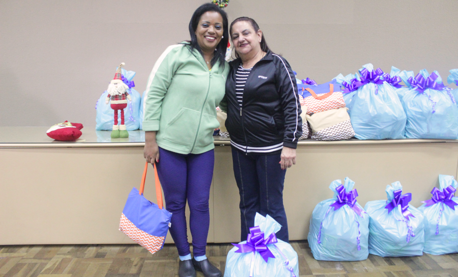 Seab e Adapar entregam cestas de Natal a colaboradores terceirizados