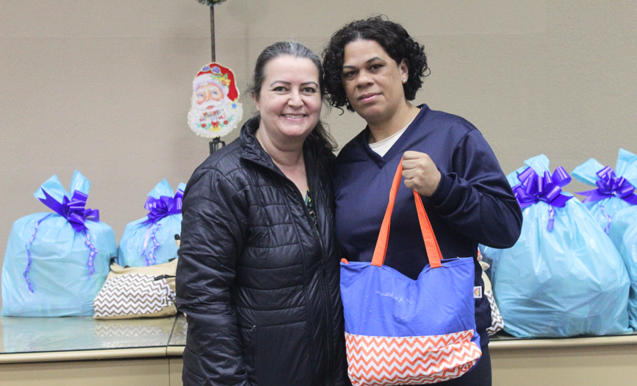 Seab e Adapar entregam cestas de Natal a colaboradores terceirizados