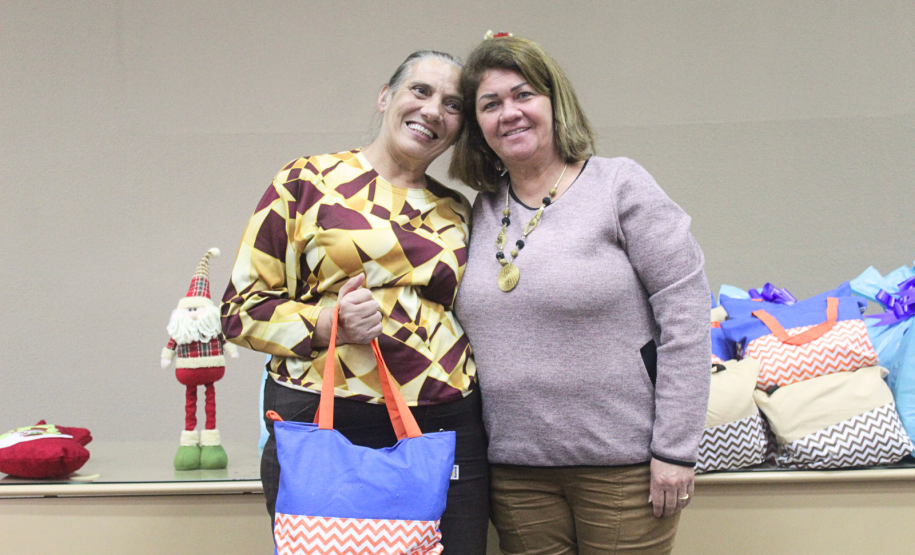 Seab e Adapar entregam cestas de Natal a colaboradores terceirizados