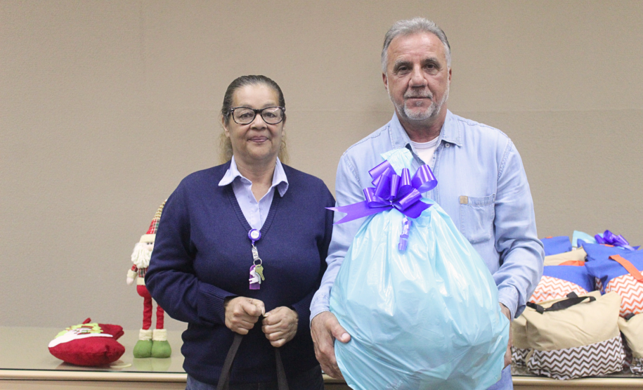 Seab e Adapar entregam cestas de Natal a colaboradores terceirizados