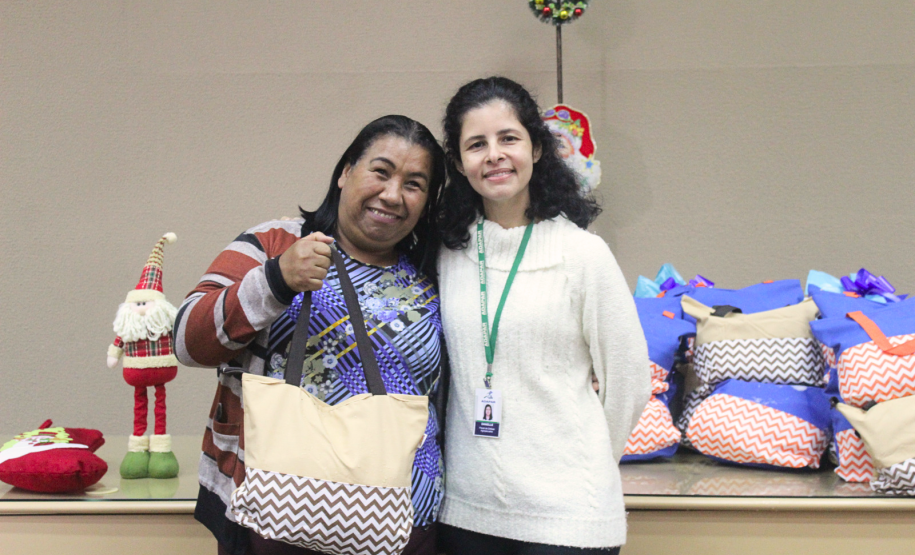 Seab e Adapar entregam cestas de Natal a colaboradores terceirizados