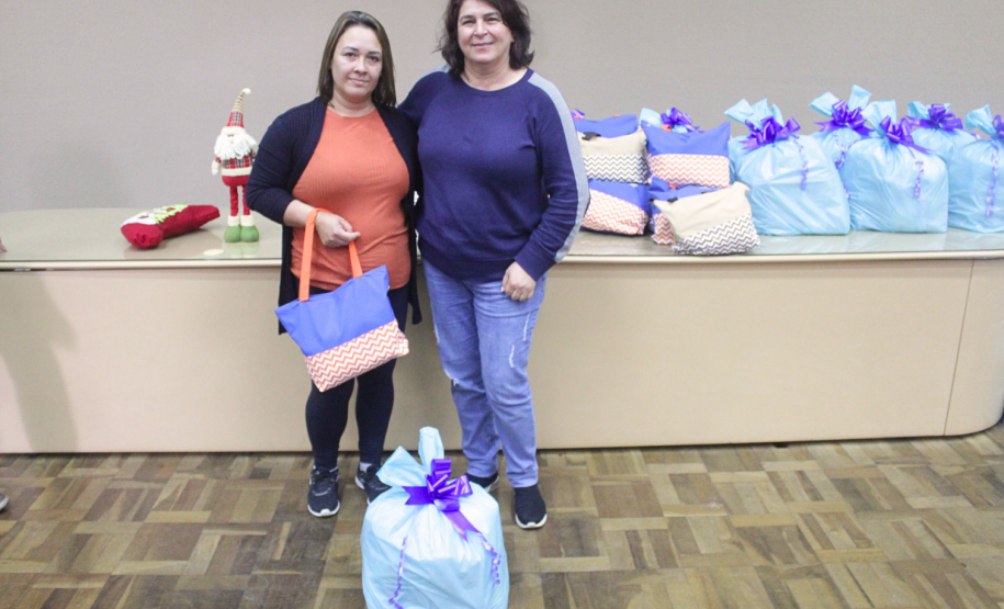 Seab e Adapar entregam cestas de Natal a colaboradores terceirizados