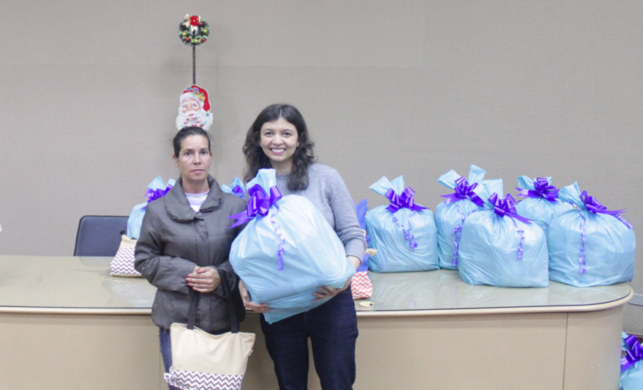 Seab e Adapar entregam cestas de Natal a colaboradores terceirizados