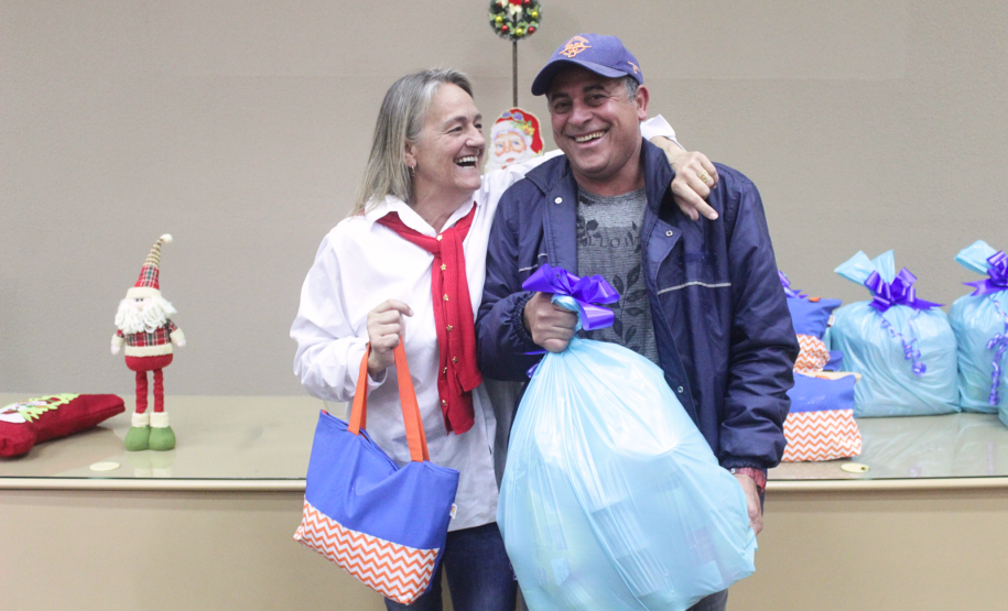 Seab e Adapar entregam cestas de Natal a colaboradores terceirizados