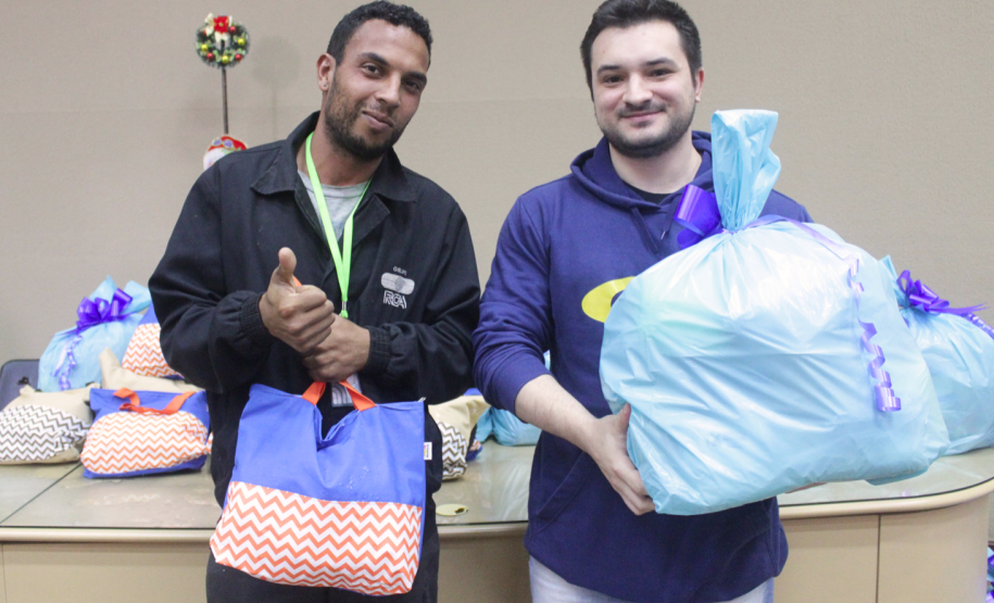 Seab e Adapar entregam cestas de Natal a colaboradores terceirizados