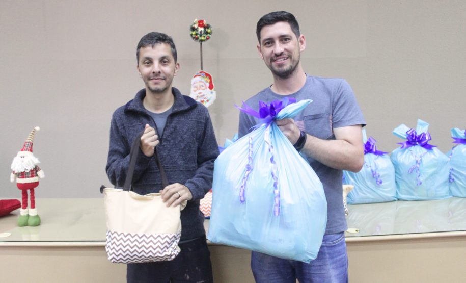 Seab e Adapar entregam cestas de Natal a colaboradores terceirizados