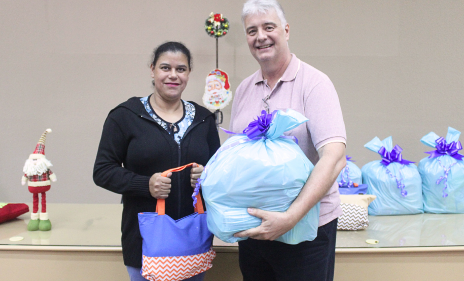 Seab e Adapar entregam cestas de Natal a colaboradores terceirizados