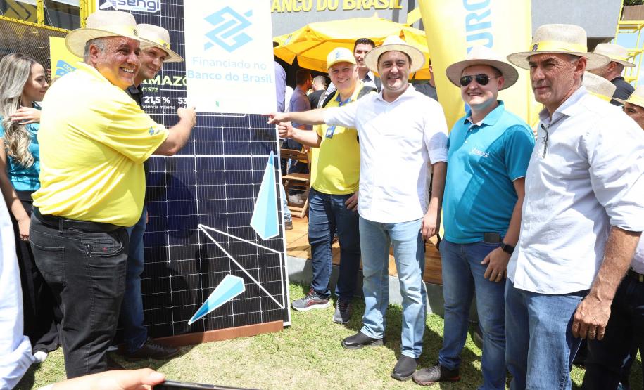 No Show Rural, produtores recebem trator e painéis solares comprados com auxílio do Estado