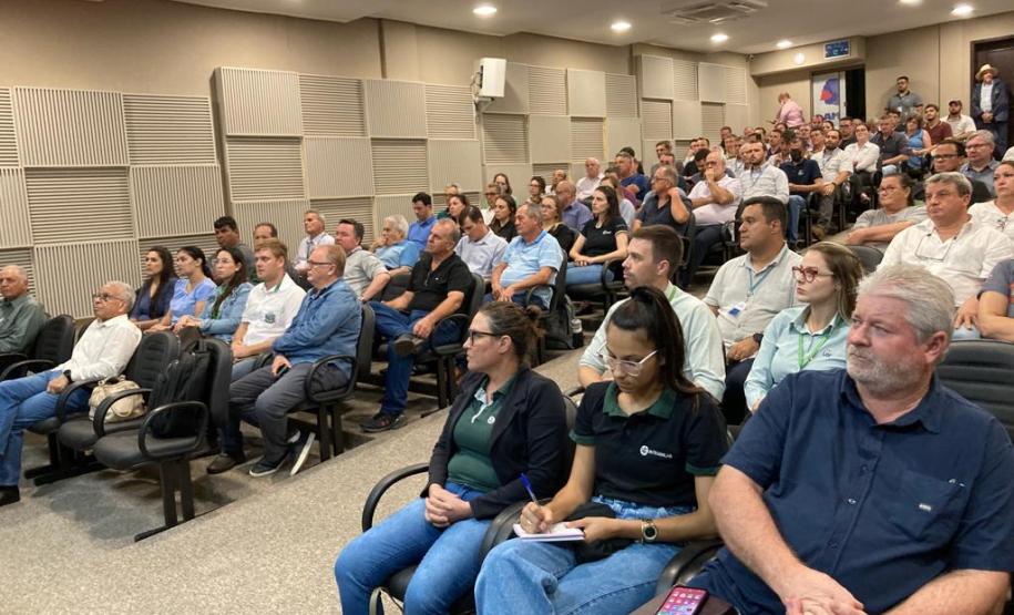 Encontro com lideranças em Cascavel debate prevenção à influenza aviária