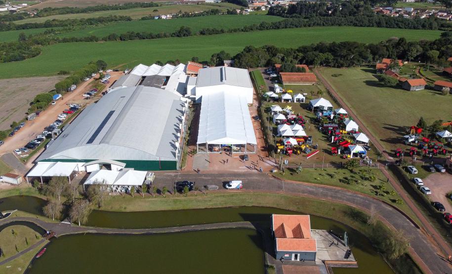 Em Carambeí, governador destaca cooperativismo e garante apoio ao agronegócio paranaense