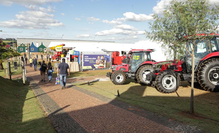 Em Carambeí, governador destaca cooperativismo e garante apoio ao agronegócio paranaense