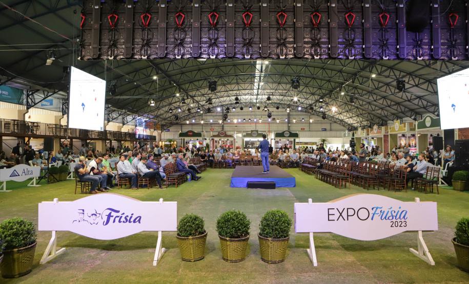 Em Carambeí, governador destaca cooperativismo e garante apoio ao agronegócio paranaense