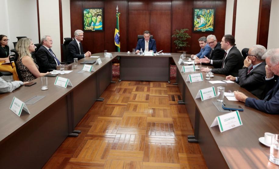 Em reunião com Ministro, comitiva paranaense defende políticas para o agronegócio
