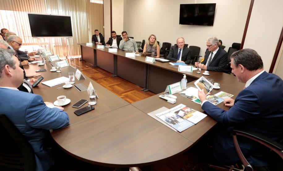 Em reunião com Ministro, comitiva paranaense defende políticas para o agronegócio