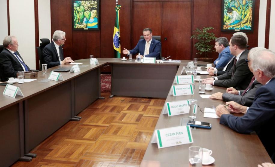 Em reunião com Ministro, comitiva paranaense defende políticas para o agronegócio