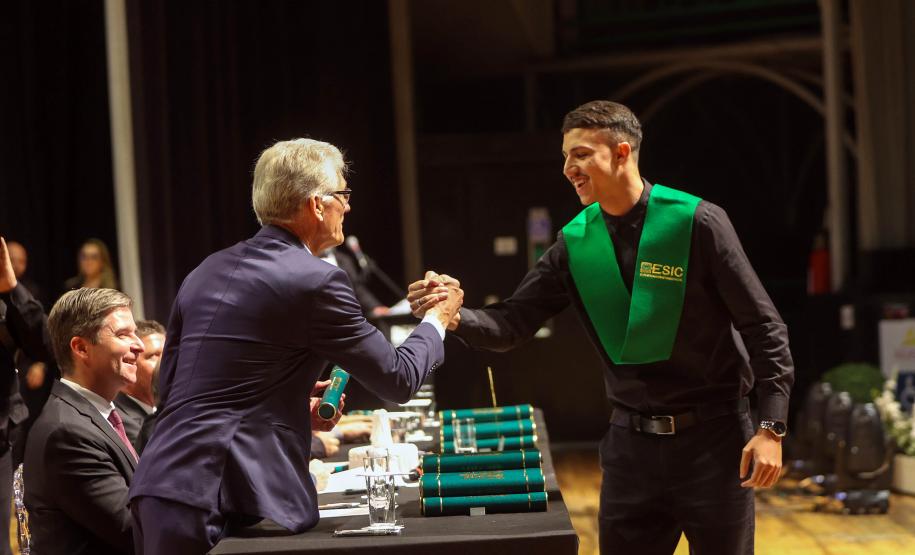 Também participaram da cerimônia a gerente do Banco de Alimentos de Curitiba, Jaqueline Macedo, e o presidente do Sindaruc, Paulo Salesbram