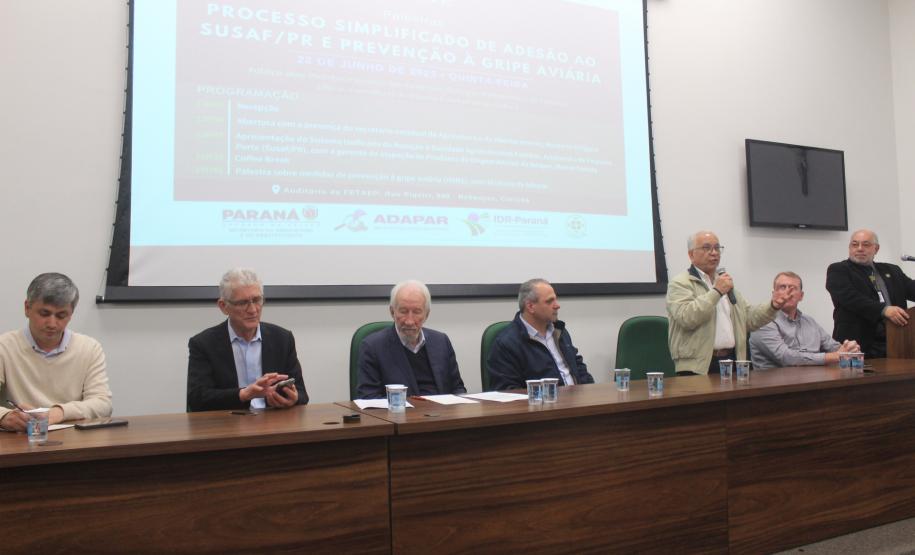 Em Curitiba, fórum debate comercialização da agroindústria e prevenção da influenza aviária