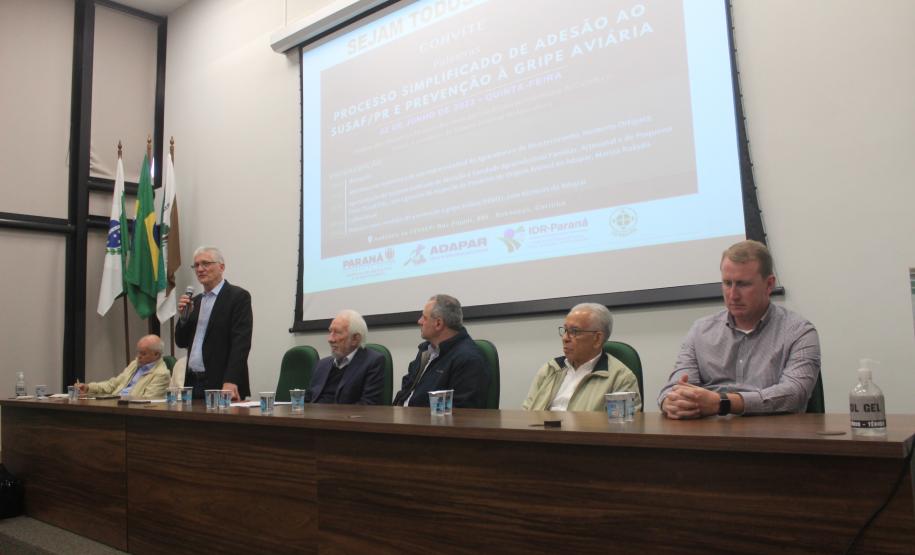 Em Curitiba, fórum debate comercialização da agroindústria e prevenção da influenza aviária