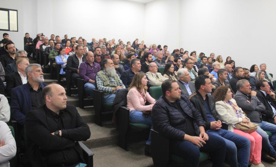 Em Curitiba, fórum debate comercialização da agroindústria e prevenção da influenza aviária