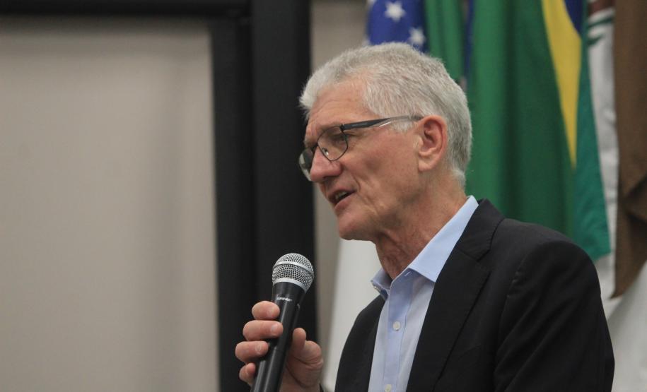 Em Curitiba, fórum debate comercialização da agroindústria e prevenção da influenza aviária