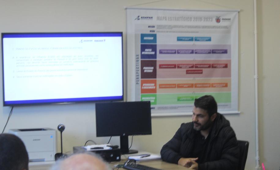 Governo do Paraná, setor privado e entidades do agro trabalham para conter casos de gripe aviária