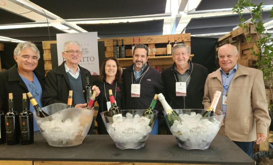 Com participação do Estado, evento destaca potencial da vitivinicultura paranaense