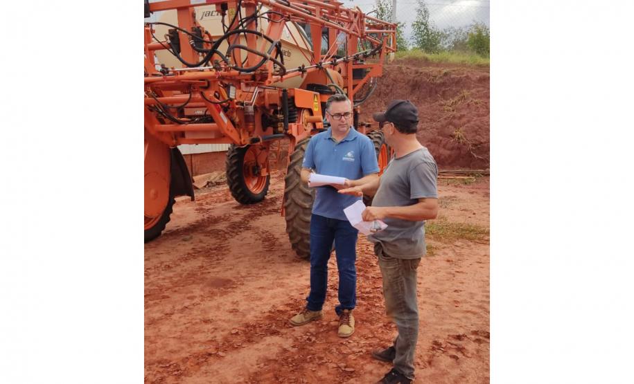 Adapar promove inspeção preventiva de pulverizadores agrícolas no Noroeste