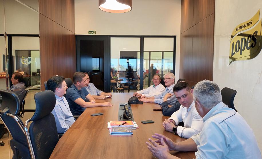 Em parceria com setor privado, governo estadual busca soluções para impulsionar mercado da mandioca do Paraná