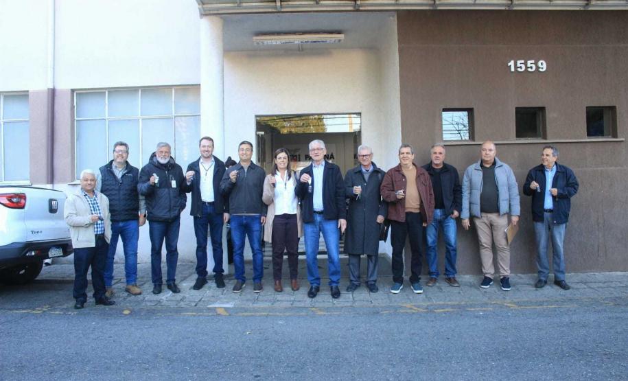 Seab entrega carros para núcleos regionais