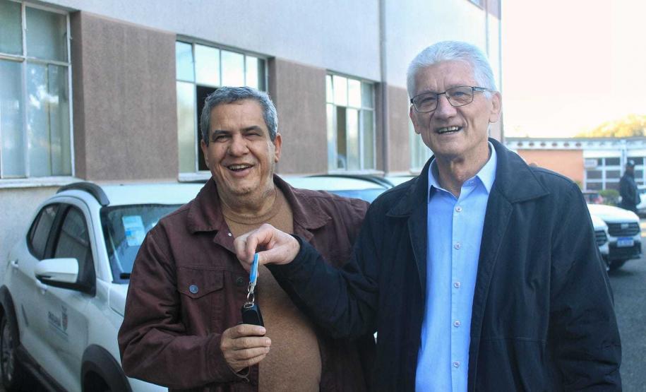 Seab entrega carros para núcleos regionais