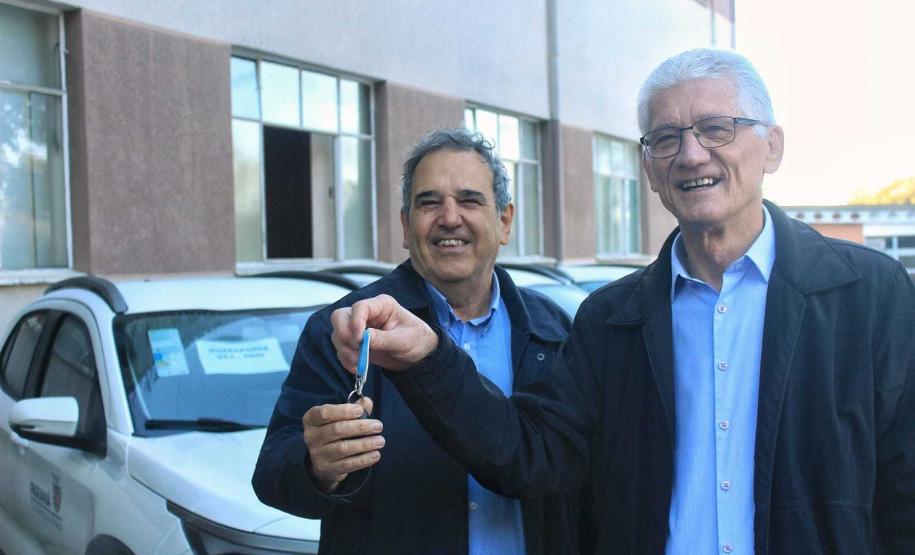 Seab entrega carros para núcleos regionais