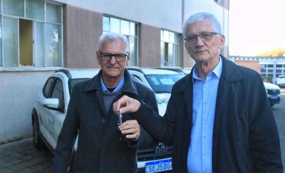 Seab entrega carros para núcleos regionais