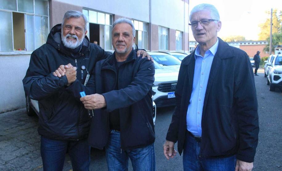 Seab entrega carros para núcleos regionais