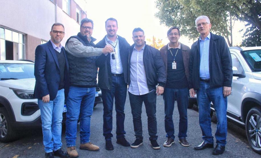 Seab entrega carros para núcleos regionais