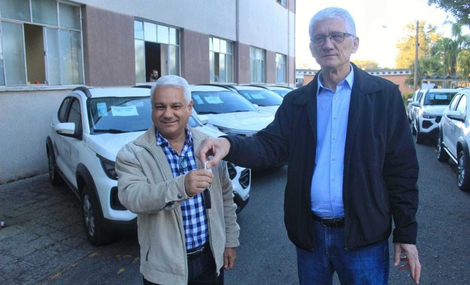 Seab entrega carros para núcleos regionais