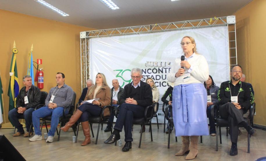 https://www.aen.pr.gov.br/Noticia/Governo-do-Parana-prepara-concurso-para-estimular-producao-de-seda
